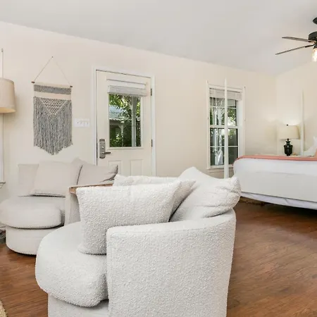 Apartamento Main Street Retreat #11 - King Bed, On Main St, Shared Hot Tub & Pool